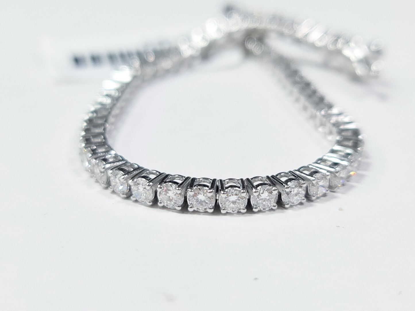 18Kt. White Gold Majestic Precious Round Lab Diamond 7 Inch Long Tennis Bracelet
