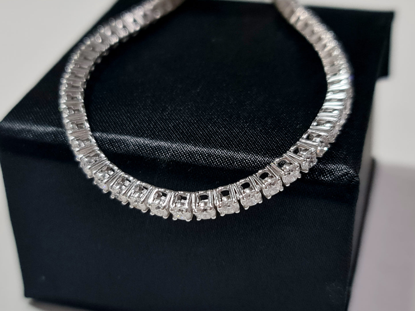 18Kt. White Gold Majestic Precious Round Lab Diamond 7 Inch Long Tennis Bracelet