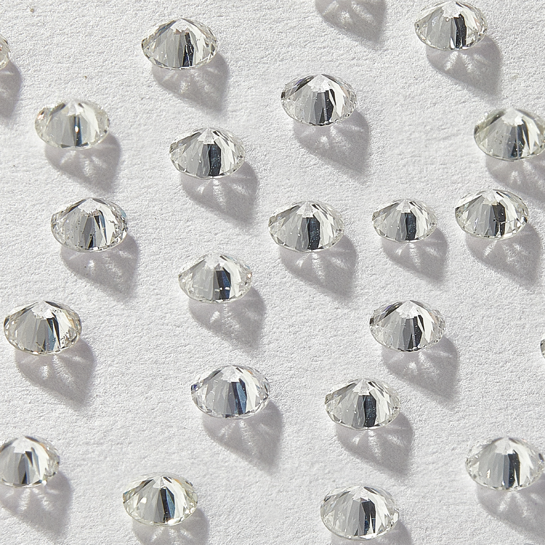 Round Shape Calibrated White Color Natural Diamond (0.90 - 1.10 mm)  Shree Diamond Mfg