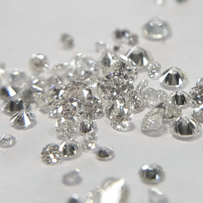 Round Shape Calibrated White Color Natural Diamond (0.90 - 1.10 mm)  Shree Diamond Mfg